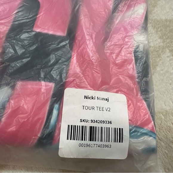 NWOT Nicki Minaj TOUR TEE V2 - Picture 5 of 5